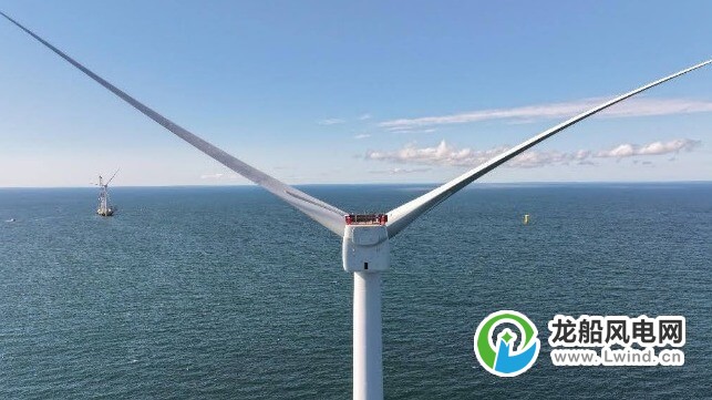 美国首个大型海上风电场首次发电