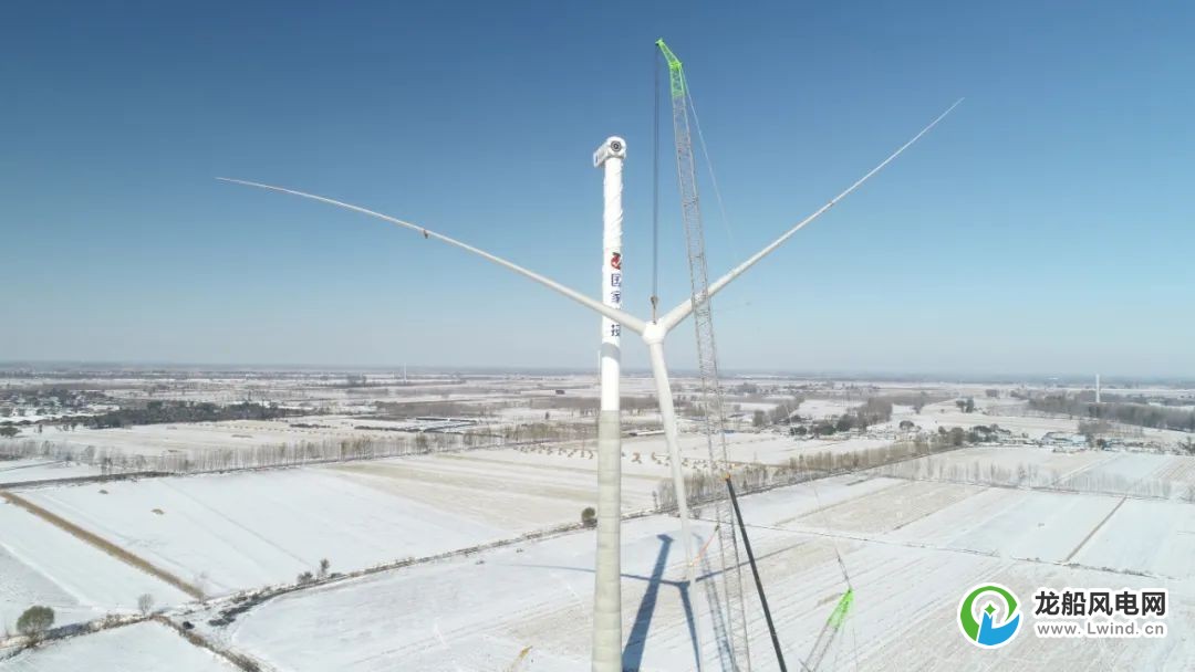 国家电投东北公司台安300兆瓦风电基地项目全部风机吊装完成