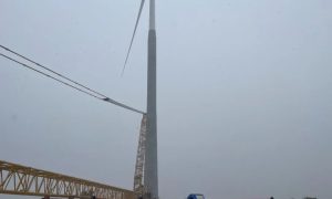 白水县华风新能源100MW项目首套塔筒吊装完成